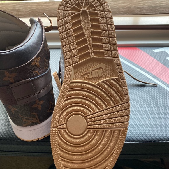 Jordan 1s never worn TRIED ON ONLY, new condition! - Picture 6 of 6